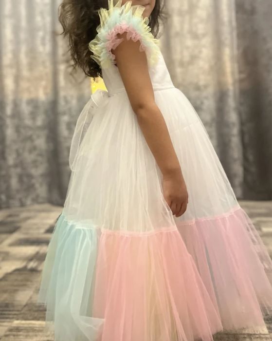 Платье пышное белое