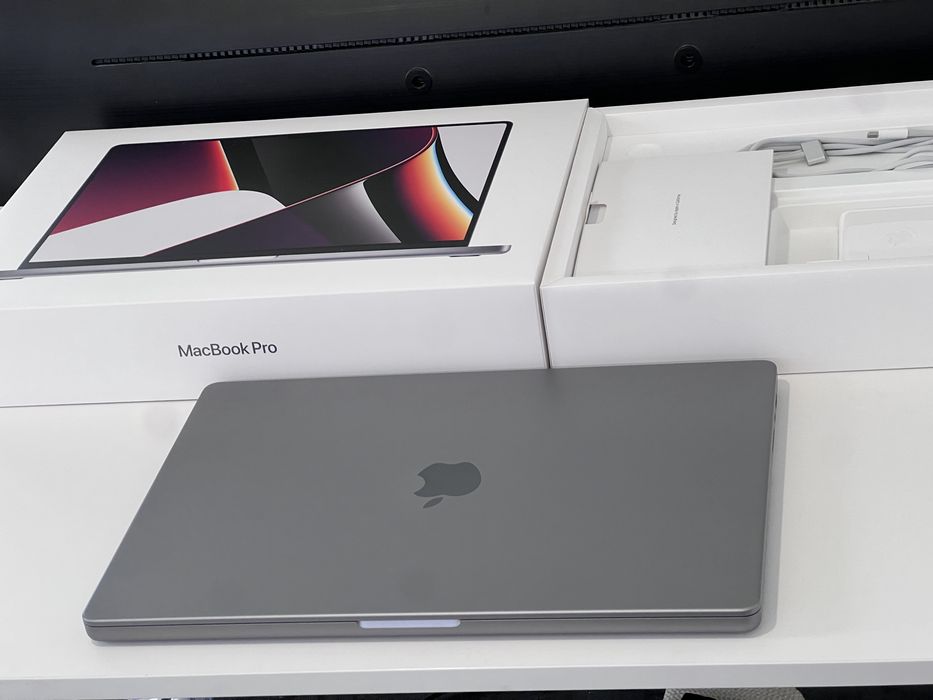 macbook pro m1 pro 16 - Laptopuri oferte online | OLX.ro