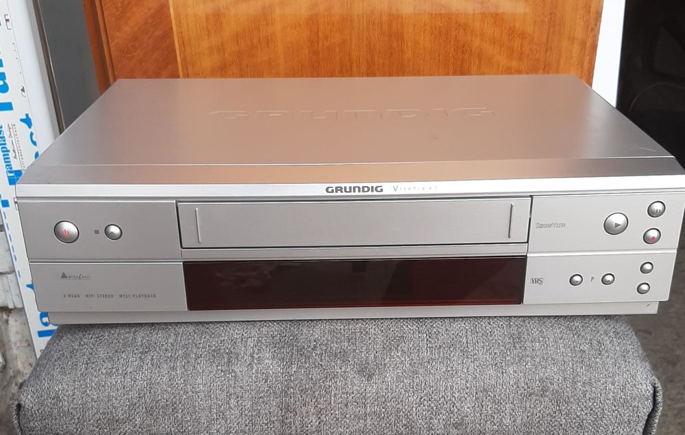Vând videorecorder grundig în stare bună