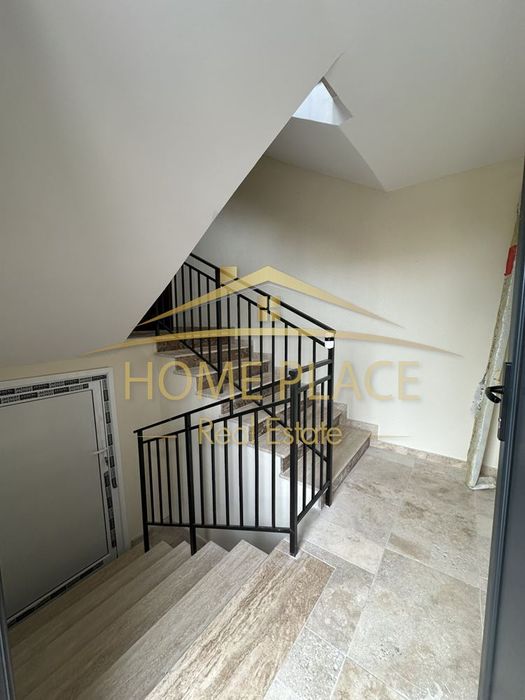 Къща на три етажа в кв.Виница