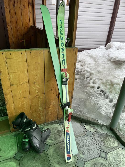 Продаю лыжи с ботинками ботинки новые