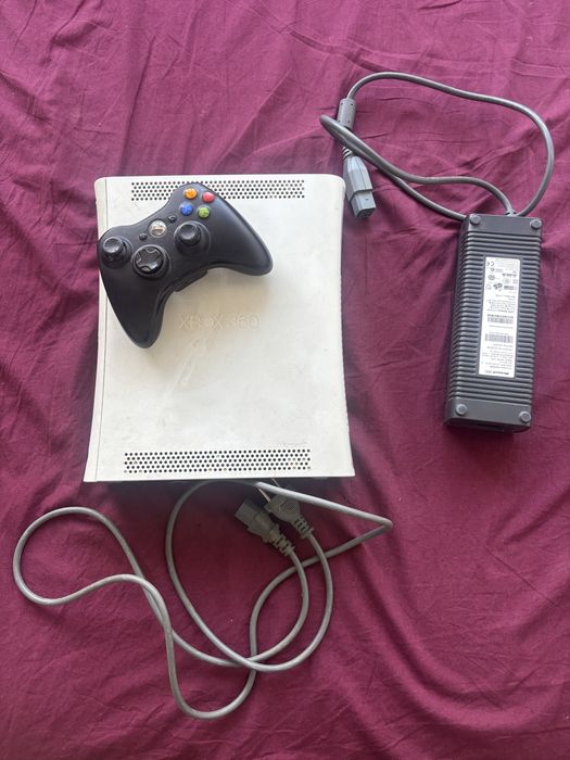 Vând consolă Xbox 360