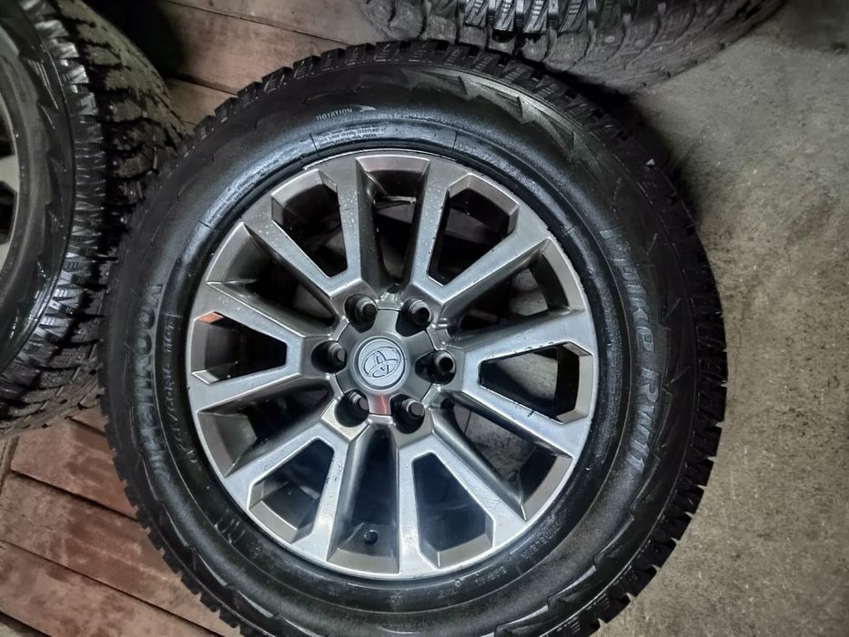 Продам комплект импортных зимних шин