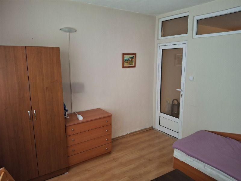 Двустаен апартамент в ж.к. Младост 3.