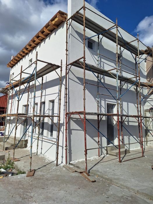 Execut lucrari de amenajari interioare si exterioare