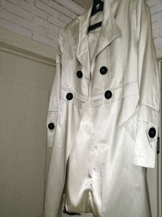 Продаю красивый элегантный плащ