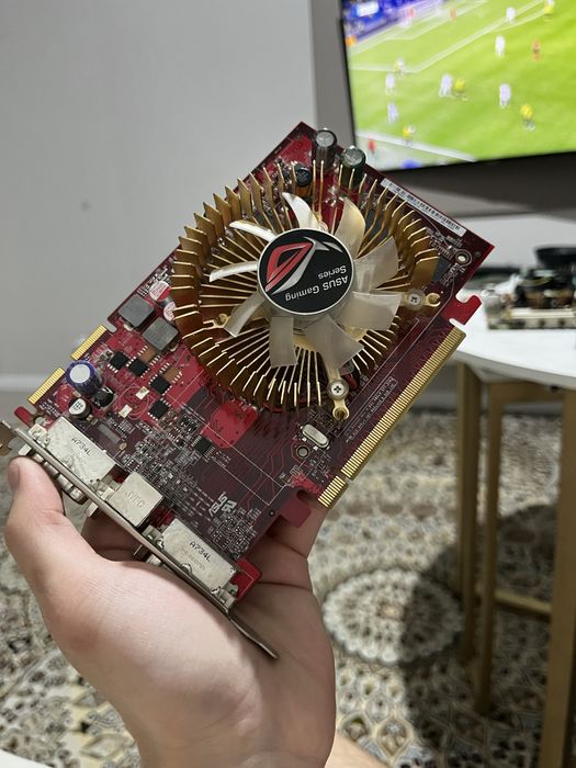 Продам видеокарту марку не знаю