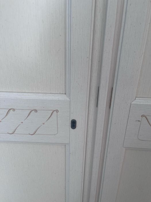 Продам большой угловой шкаф