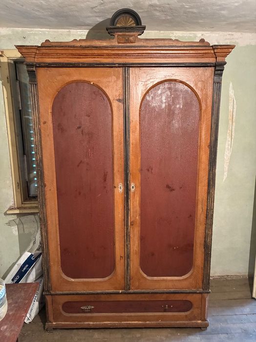 Старинен гардероб