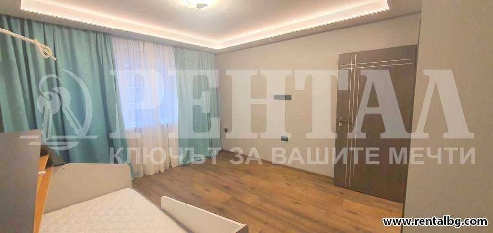 Дава се под наем Четиристаен апартамент в Пловдив, Център - 120 кв.м за 947.58 € - Снимка #12