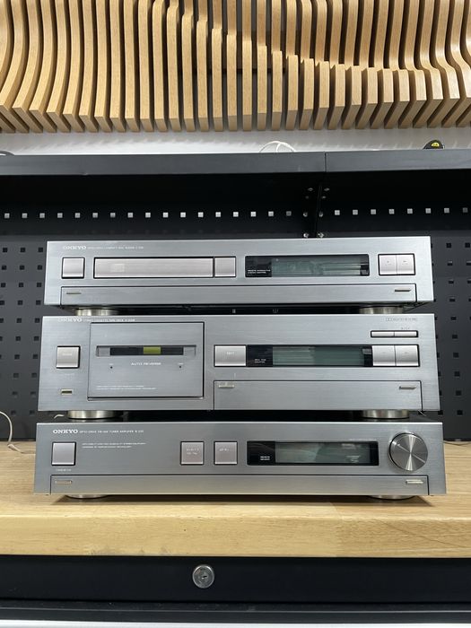 Onkyo amplificator r-200 cd player c-200 deck k-200r remote  rc153s