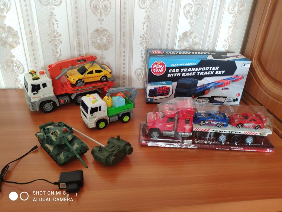 Различни детски играчки