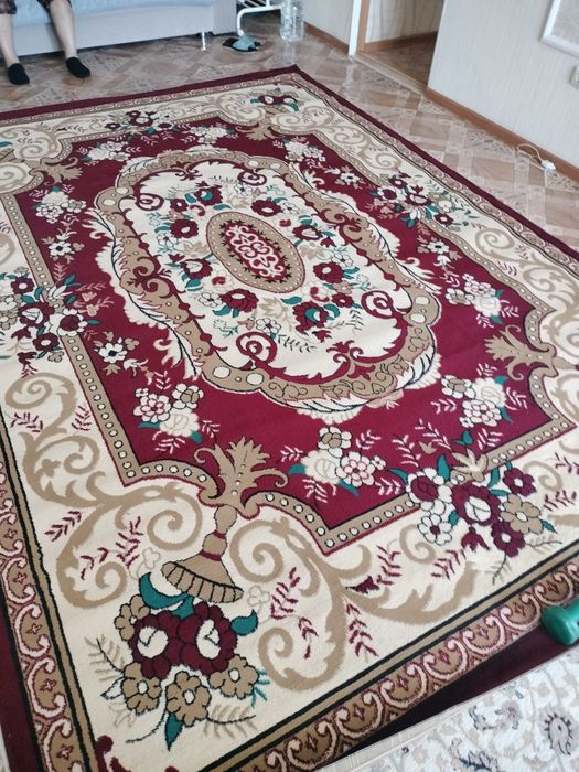 Продам ковёр новый