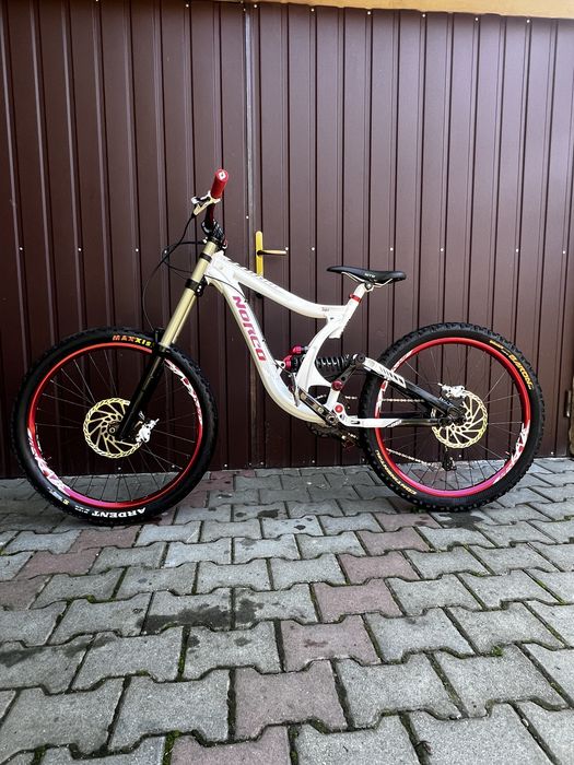 Vand bicicleta de downhill norco theam 2011
