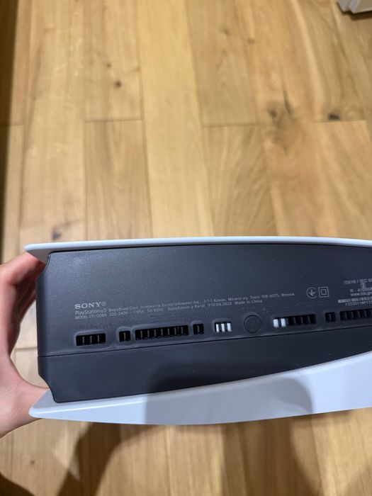 PS5 CFI-1208a, с диском