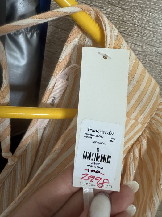 Salopeta noua cu eticheta