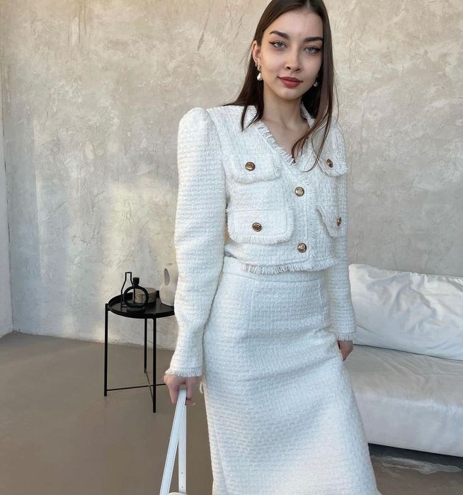 Белый костюм из твида