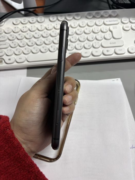 Продам Iphone 11
