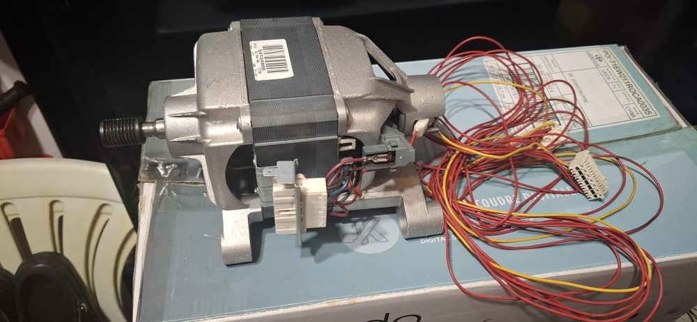 Vând motor masina de spălat