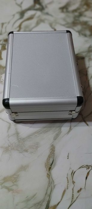 Продам акумуляторая электро атвертка полный набор