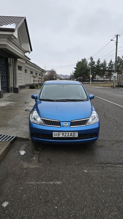 Nissan tiida SROCHNO sotiladi
