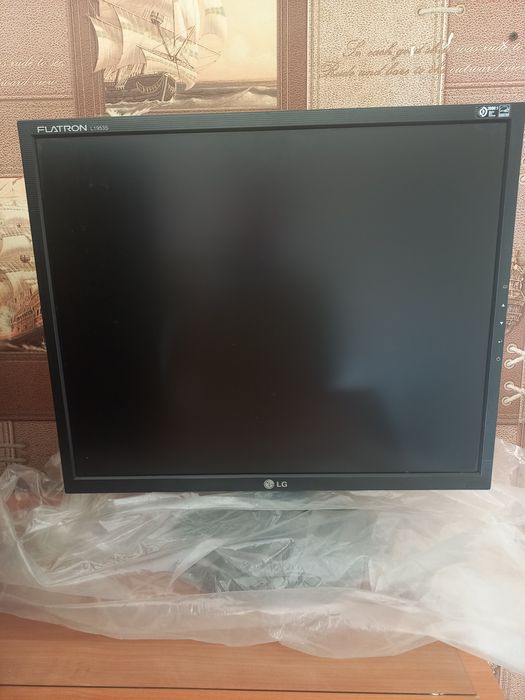 Продаются мониторы б/у.