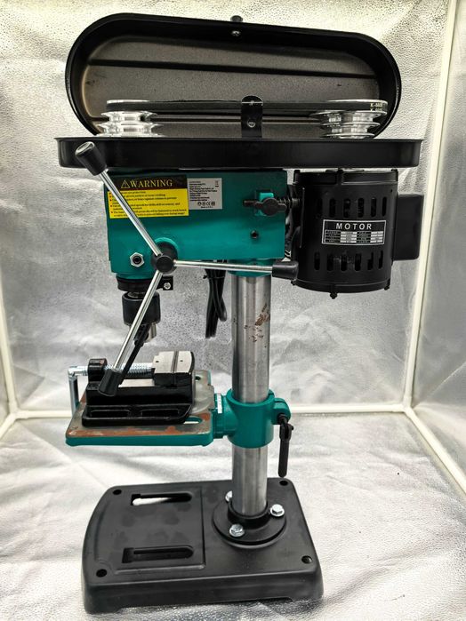 Masina de gaurit cu coloana Hitman 1950W 739 lei