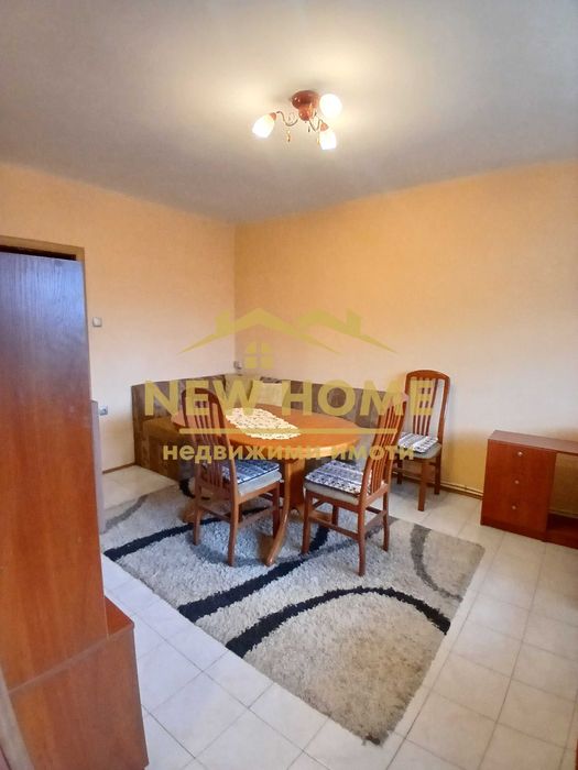 Светъл, слънчев, топъл апартамент под наем.