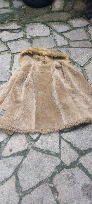 Продавам къс дамски кожух.
