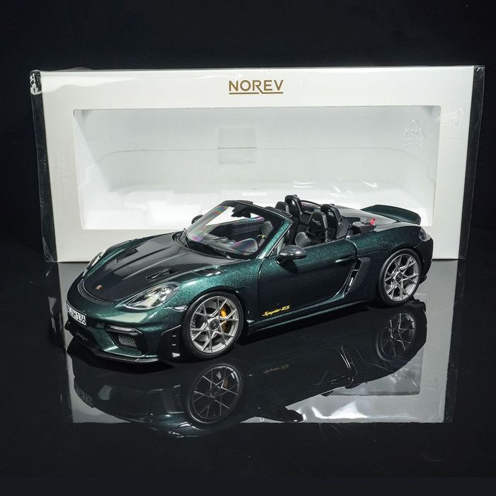 Модель автомобиля Porsche 718 Spyder в масштабе 1:18 от бренда NOREV