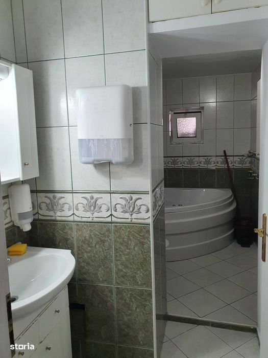 spaţiu ideal clinică/salon/parter,acces stradal adliacent Decebal.