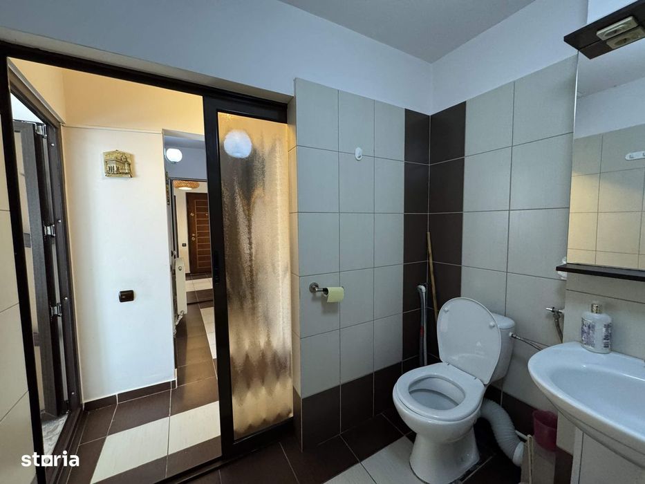 3 cam, decomandat, 60mp, et.4 cu acoperis,  mobilat+utilat, zona D-uri