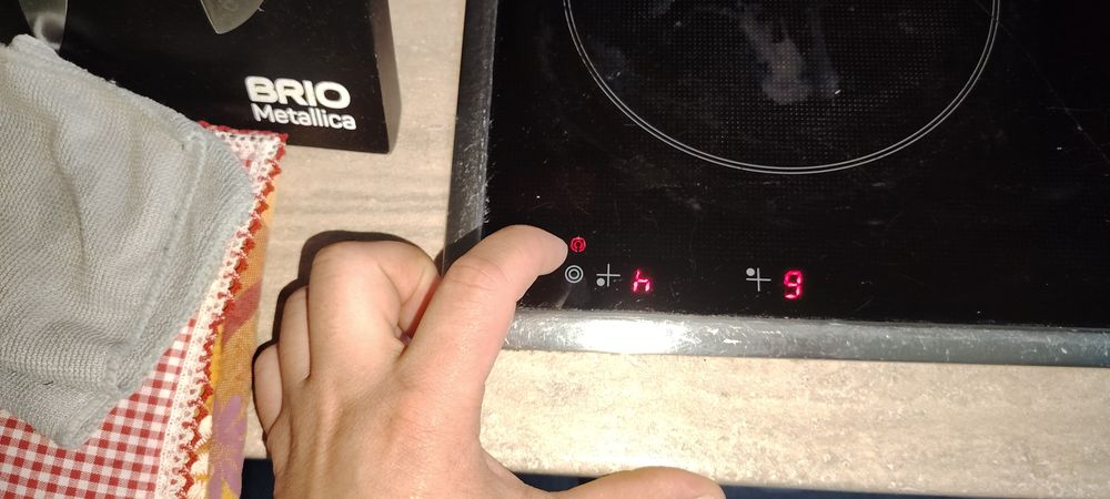 Фурна за вграждане с комплект котлони