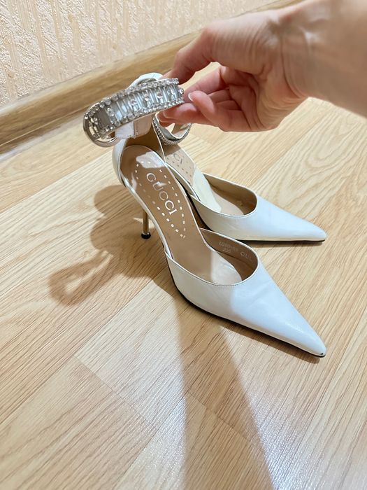 Туфли кожаные белые Gucci