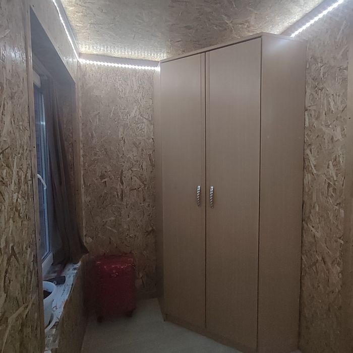 Продам угловой шкаф песочного цвета
