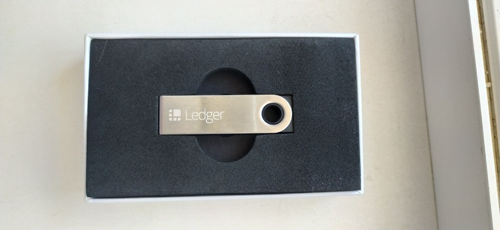 Продается криптокошелёк Ledger Nano S.