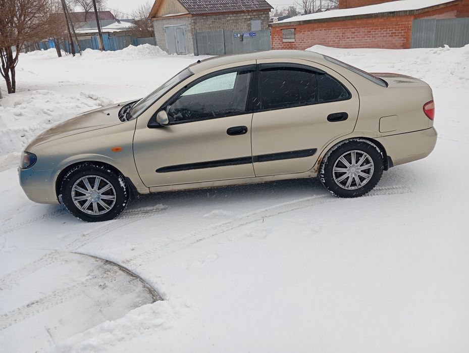 Автомобиль Ниссан