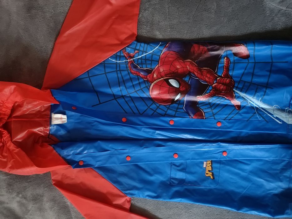 Дъждобран за момче 8год.