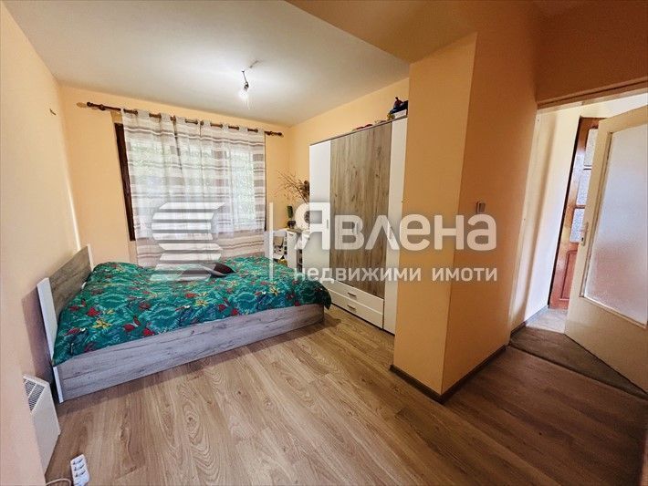 Многофамилен дом за живеене или бизнес!