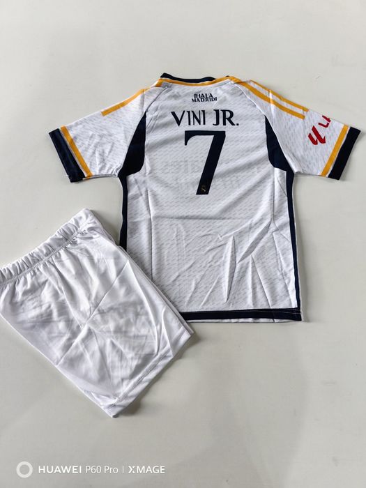 Футболни екипи по 25 лв./бр.