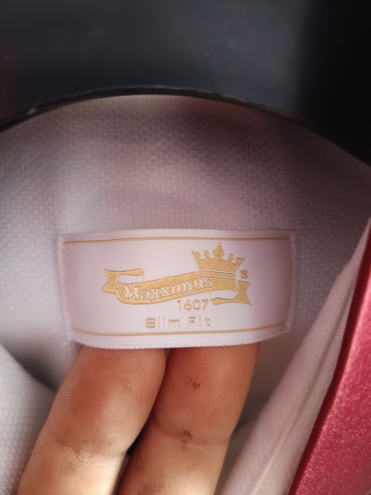 Vând costum folosit o singura data