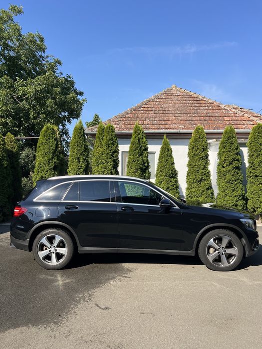 VÂND   MERCEDES   GLC  250  D.  4 MATIC .  2016  / Motor 2,2.  204 CP / 234000  KM / DISTRONIC / PIELE / CAMERA.