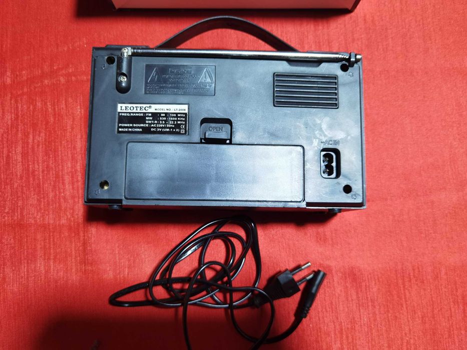 Продавам 2 броя радиа с щепсъл и батерии