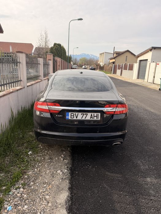 Jaguar XF avariat