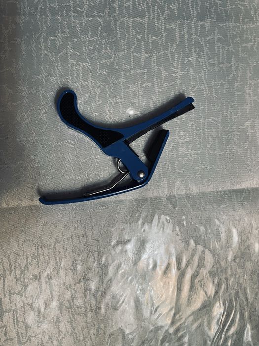 Продаётся  акустическая гитара(38 размер)