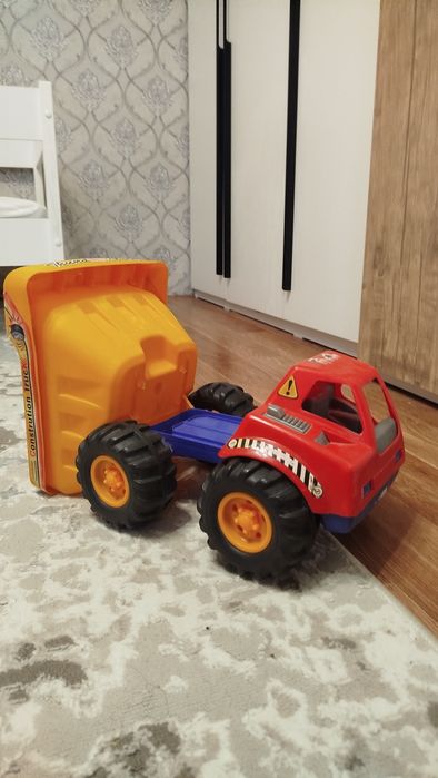 КамАЗ игрушечный