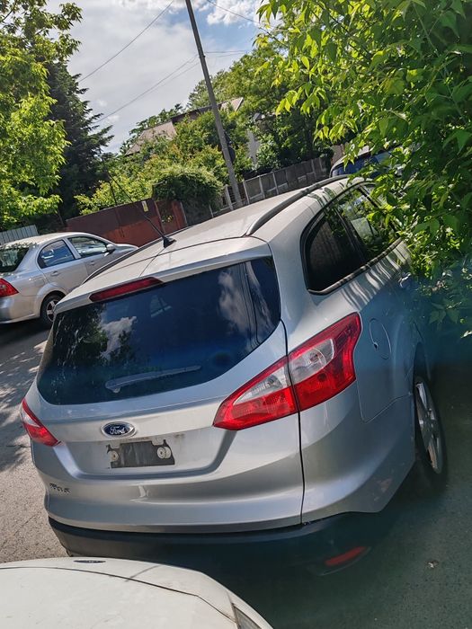 Dezmembrez Ford focus mk3 benzina 1.6