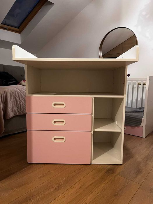 Бебешко легло до 4 годишна възраст и шкаф за дрех