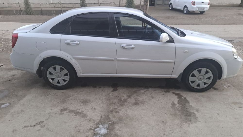 Ласетти сотилади