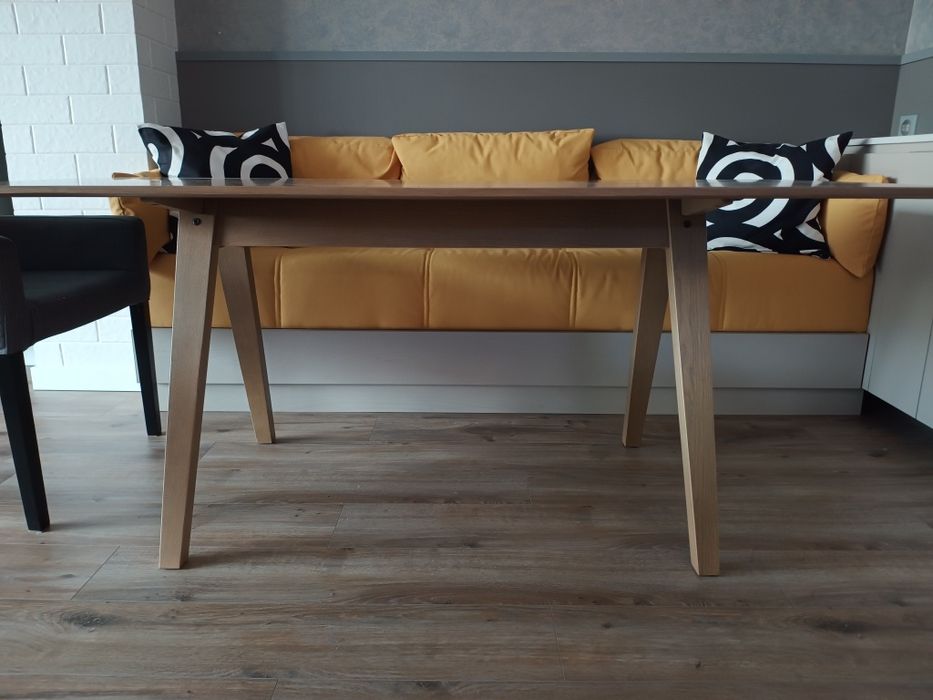 Трапезарна маса с естествен фурнир и столове